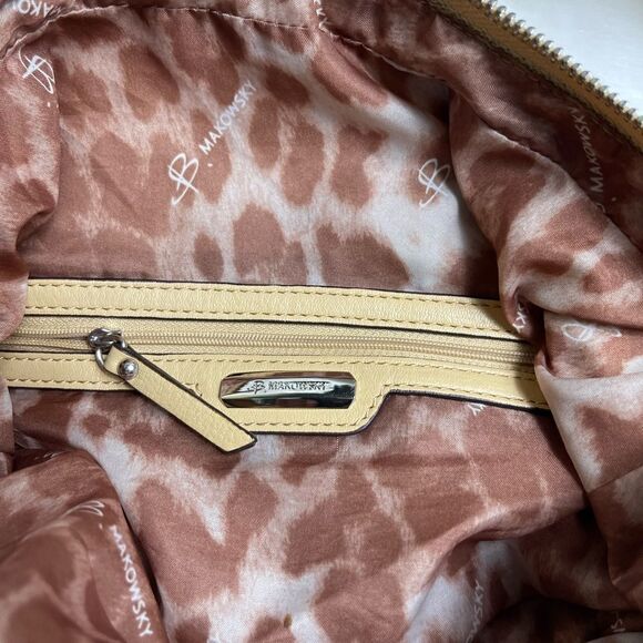 B Makowsky leather cream satchel/Shoulder bag silver tone studs accent - Picture 7 of 14